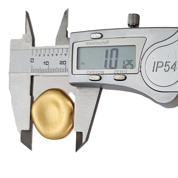 Matte Gold Tone Round Hammered Disc Post Earrings L405 - Picture 7 of 8